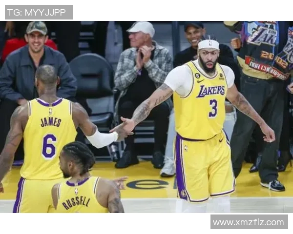 热火与76人季后赛激战正酣谁能在关键时刻逆转局势夺取胜利