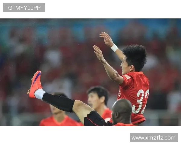 上港与西悉尼激战正酣比分悬念引发球迷热议 上港与西悉尼激战正酣比分悬念引发球迷热议